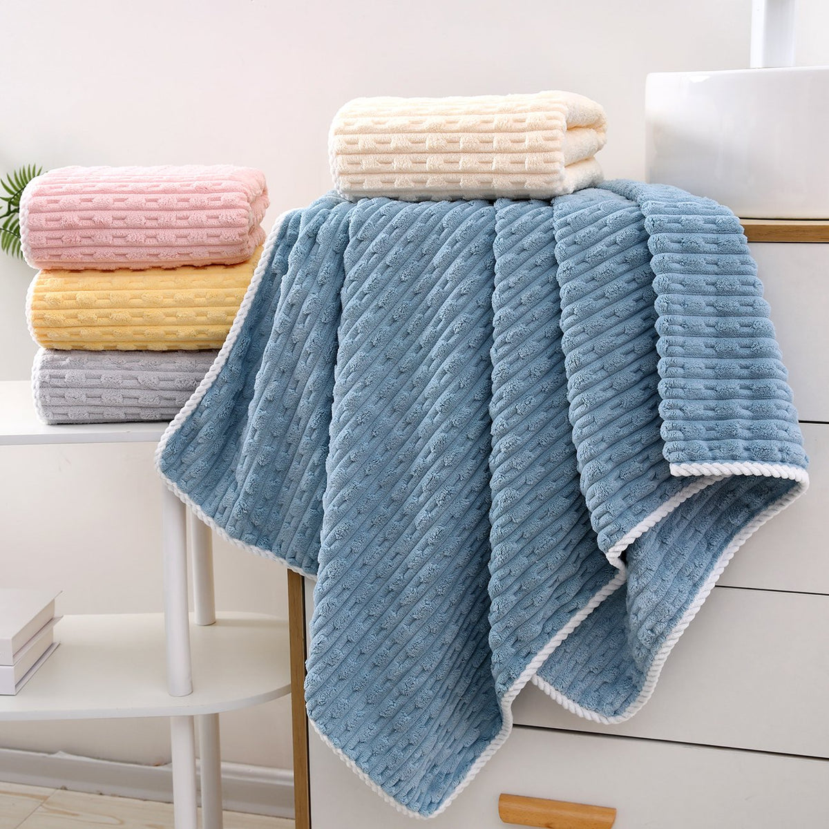 Neat Valley Grid-Textured Microfiber Bath Towel additional product photo