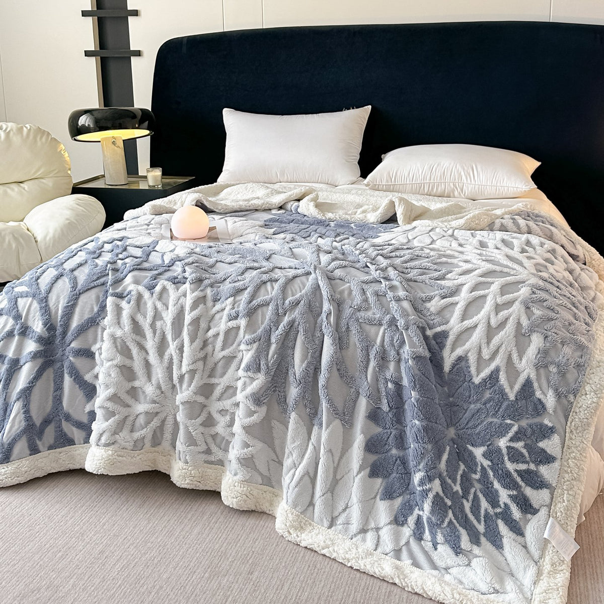Neat Valley Tufted Polyester Blanket additional product photo