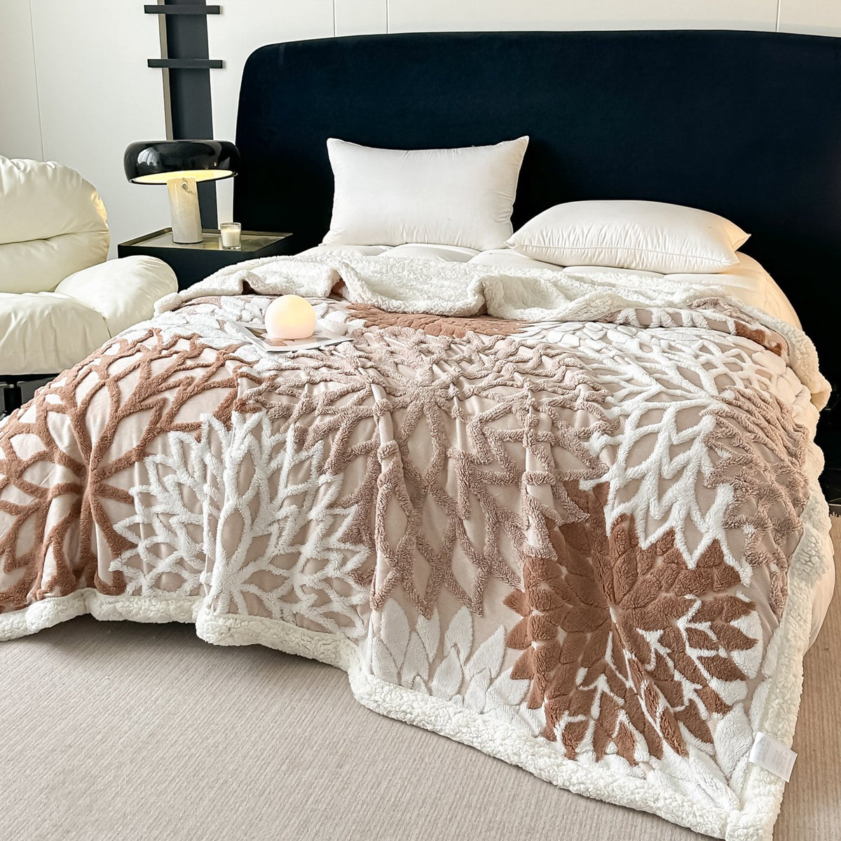 Neat Valley Tufted Polyester Blanket additional product photo