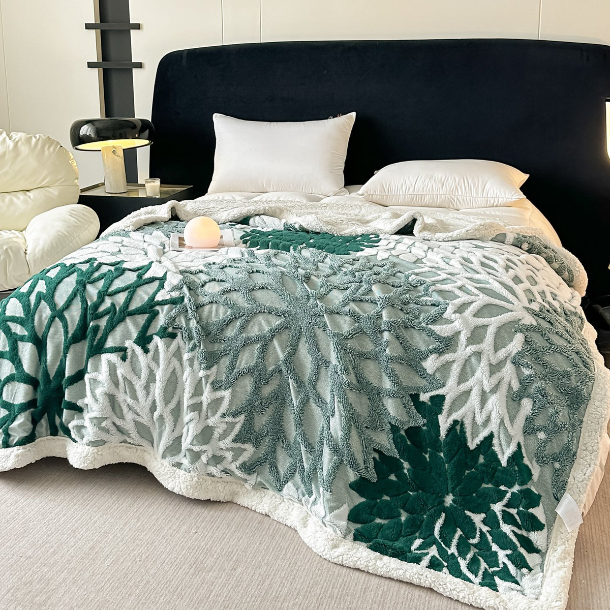 Neat Valley Tufted Polyester Blanket additional product photo